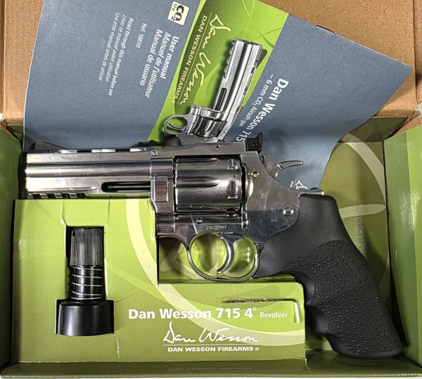 Dan Wesson 715 4" co2 Revolver - Used